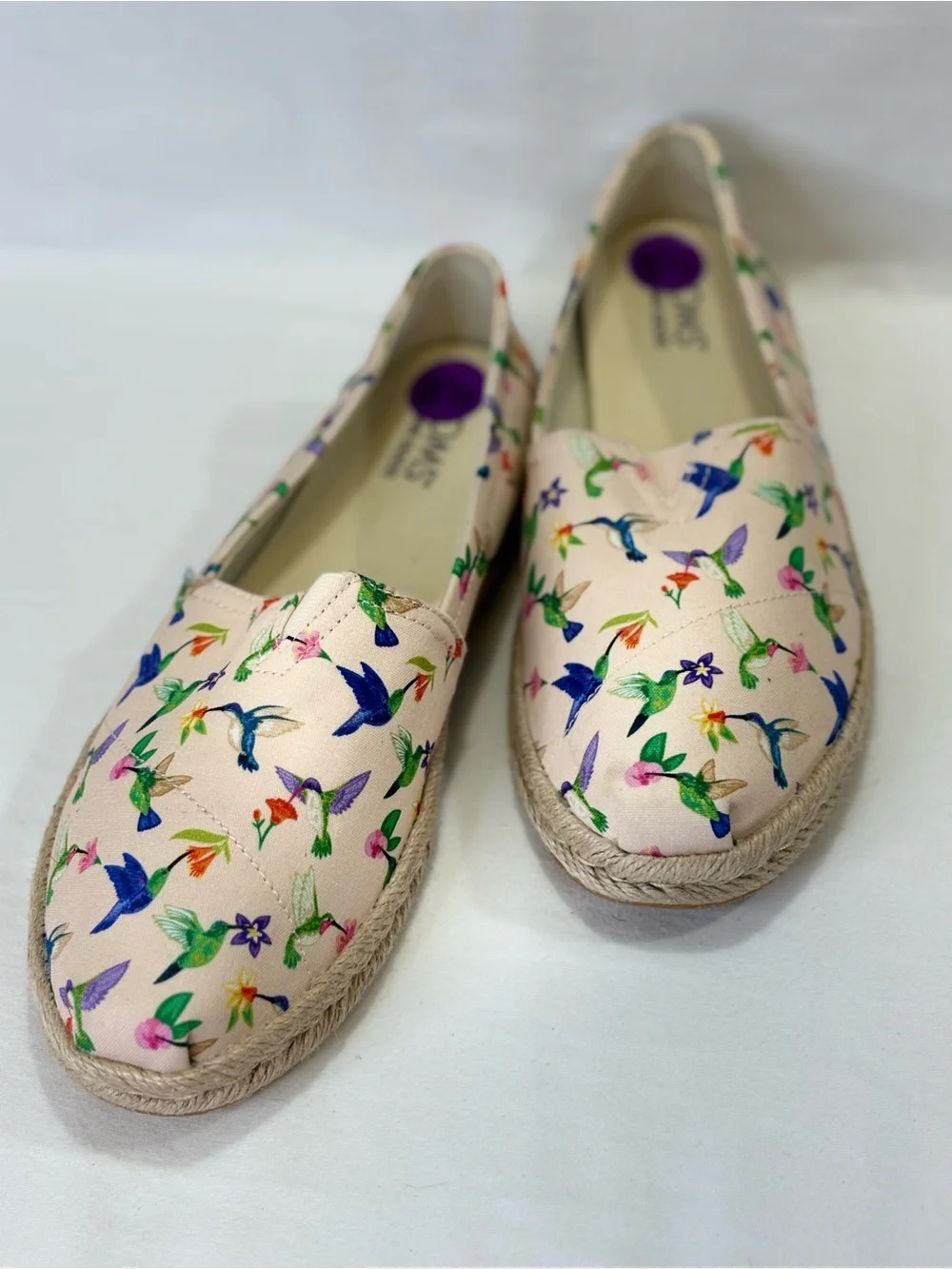NWOB TOMS Women’s Cream Espadrilles with Colorful Hummingbird Print SZ 8.5 $68